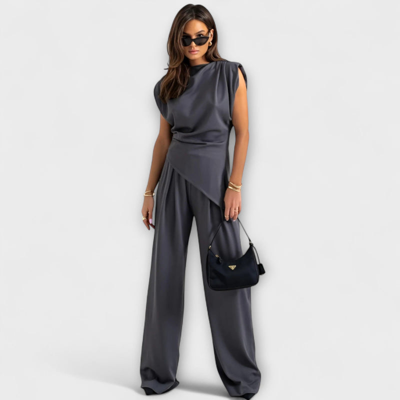 Sofia - Asymmetrisk ensemble med draperade axlar