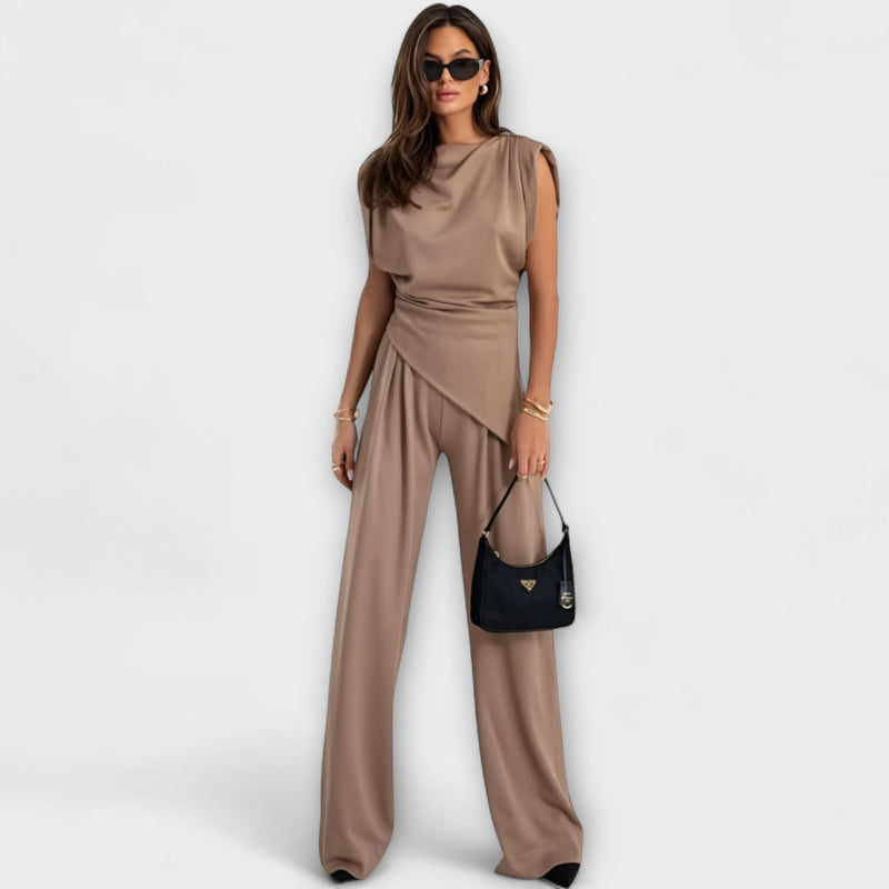 Sofia - Asymmetrisk ensemble med draperade axlar