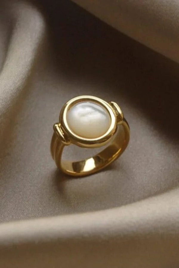 Elegant ring av pärlor