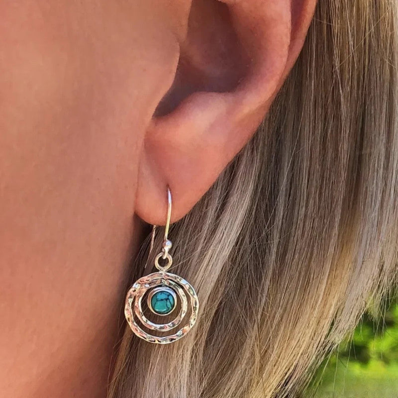 Boho Saturn örhängen med turkos sten i silver & guld