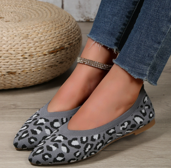 Leopardmönstrade spetsiga flats