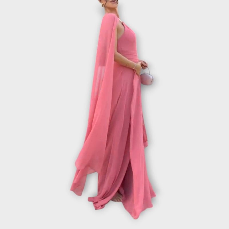 Mabel - Elegant maxiklänning med capeärmar och hög slits
