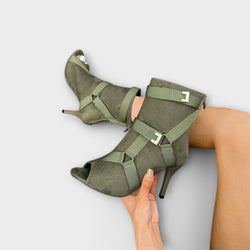 Eleganta klacksandaler med tånack