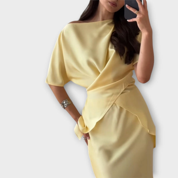 Finja - Off-Shoulder Top med Knytframsida och Kjolset