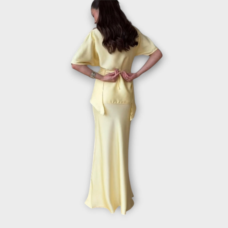 Finja - Off-Shoulder Top med Knytframsida och Kjolset