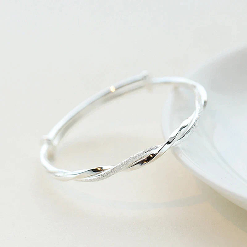 Flätat silverarmband