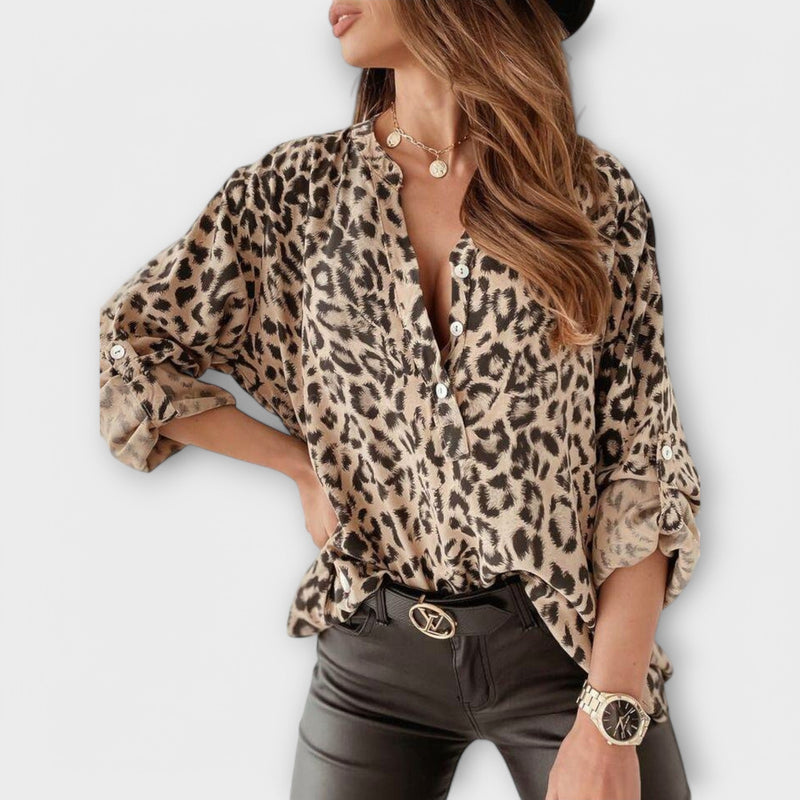 Moderna blusen med leopardmönster
