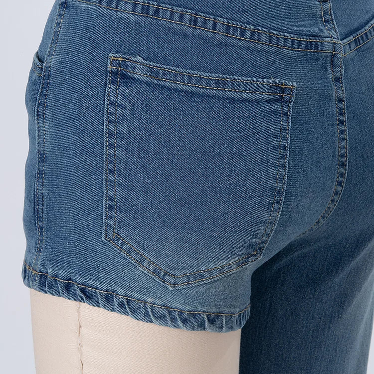 Astra - Trendiga asymmetriska denimshorts med en axelrem