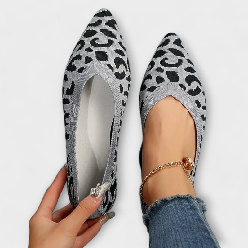 Leopardmönstrade spetsiga flats