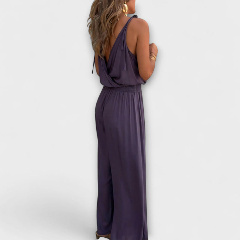 Angela - Donatila V-ringad jumpsuit med broderi och öppna ben