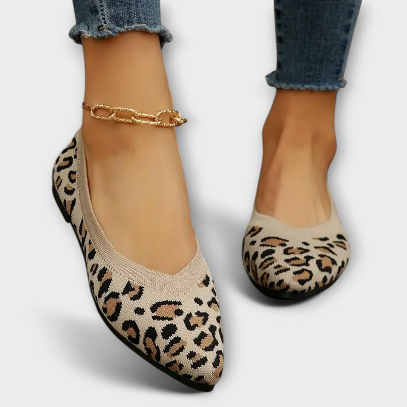 Leopardmönstrade spetsiga flats