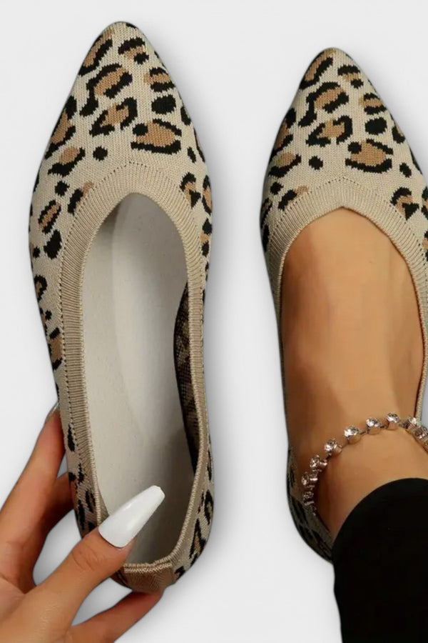 Leopardmönstrade spetsiga flats