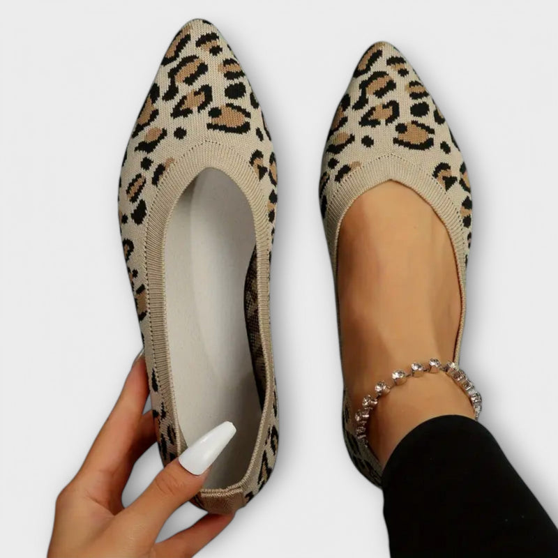 Leopardmönstrade spetsiga flats