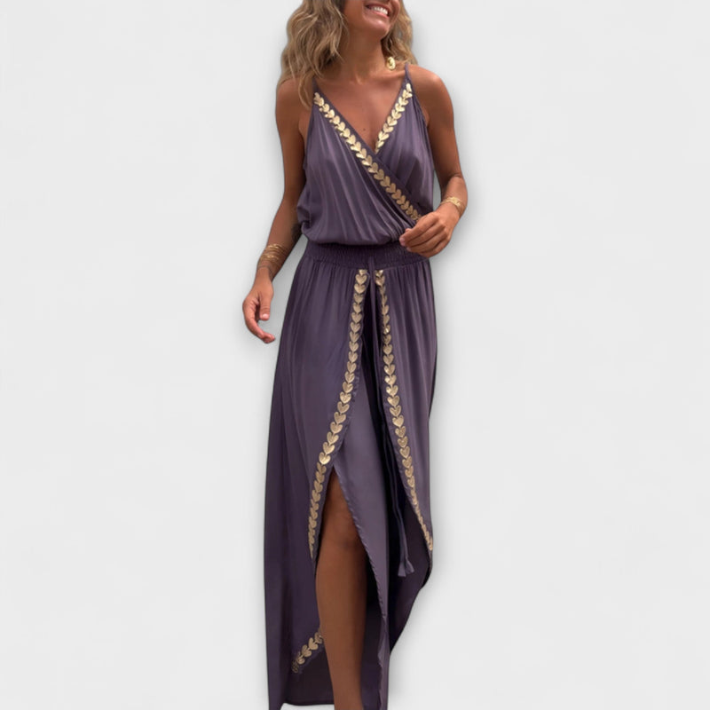 Angela - Donatila V-ringad jumpsuit med broderi och öppna ben