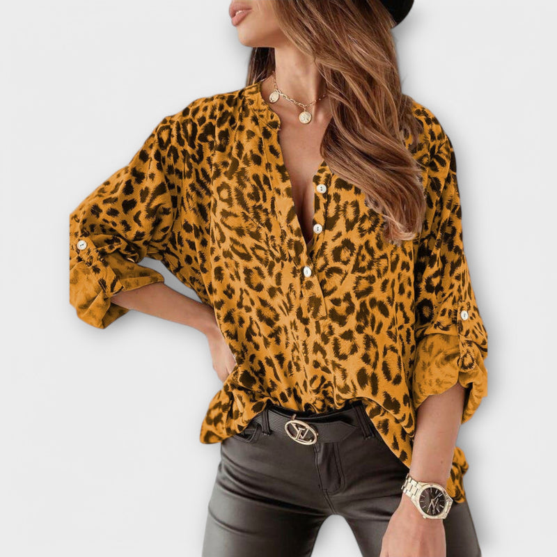 Moderna blusen med leopardmönster