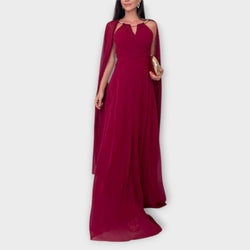 Mabel - Elegant maxiklänning med capeärmar och hög slits