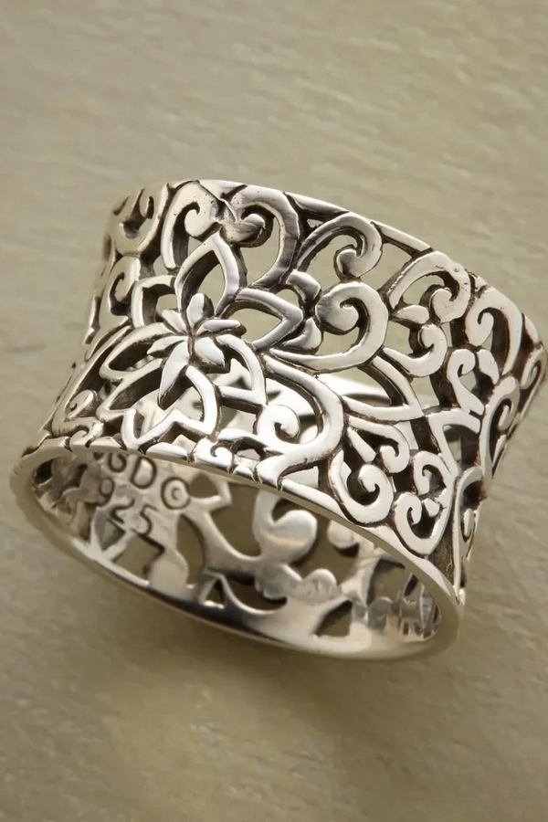 Antik Hollow Ring