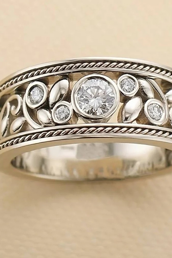 Antik silverring med zirkonia