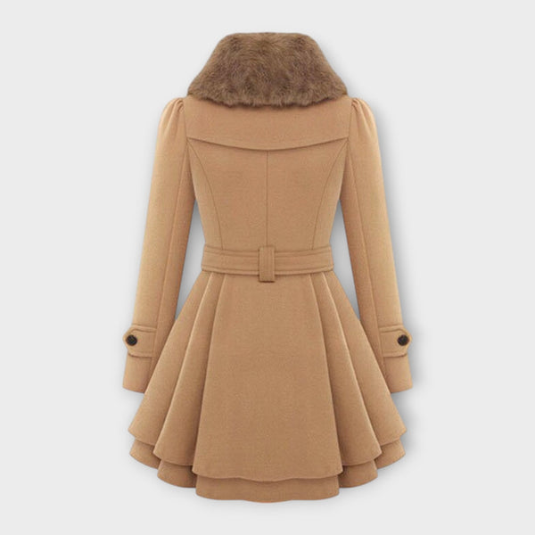 Emma - Elegant kappa med konstpälskrage
