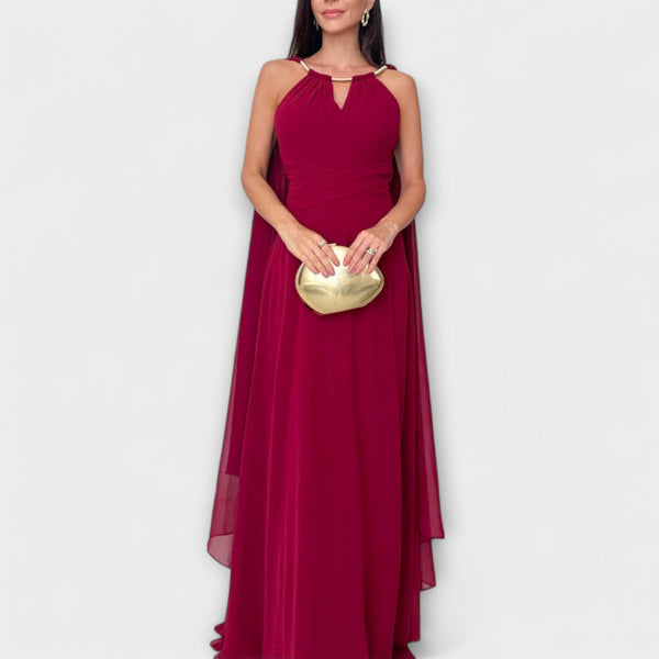 Mabel - Elegant maxiklänning med capeärmar och hög slits