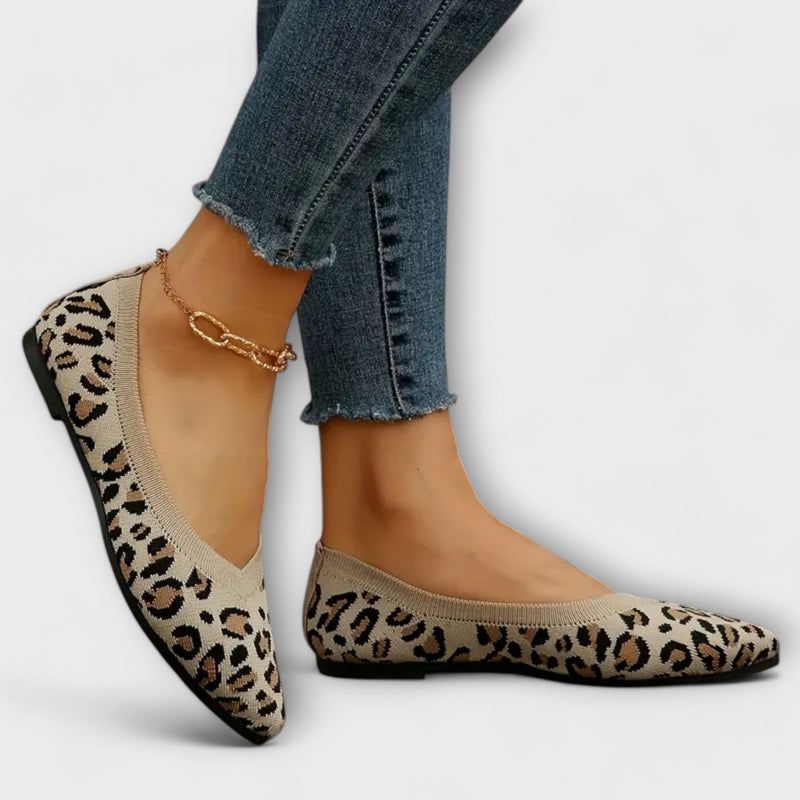 Leopardmönstrade spetsiga flats