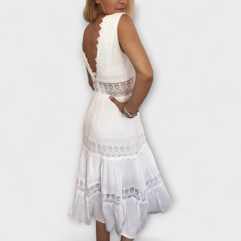 Aurélie - Elegant V-ringad spetsklänning