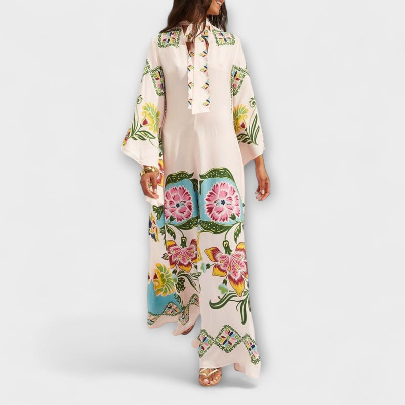 Lisa - Elegant maxiklänning med blommönster och flödande design