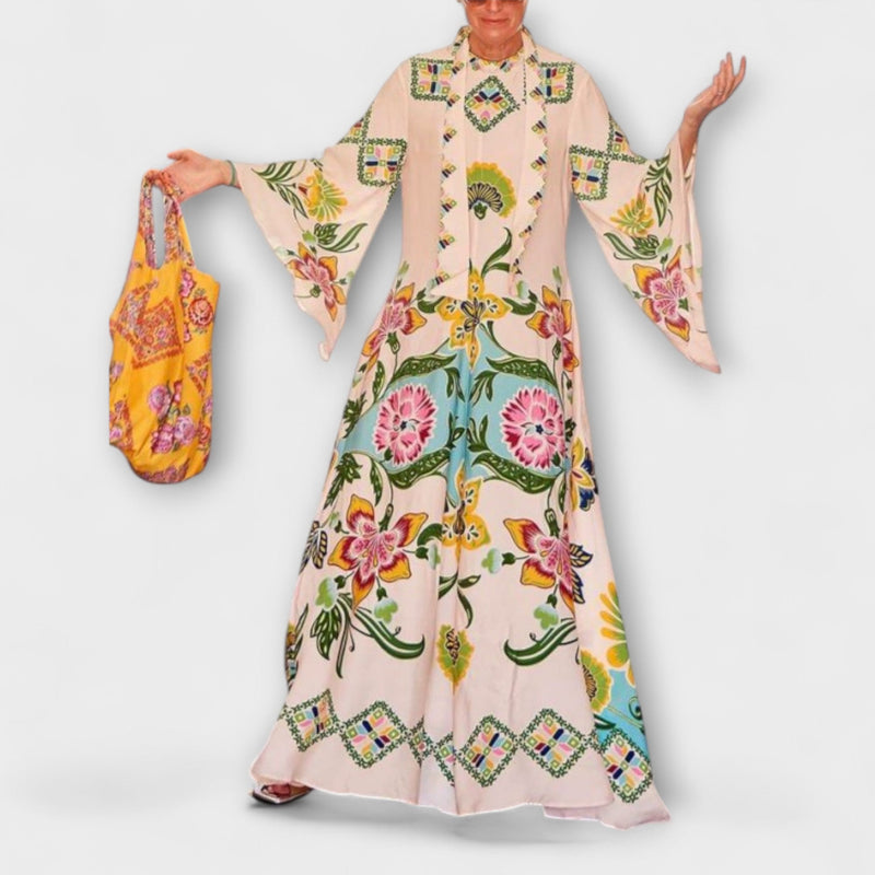 Lisa - Elegant maxiklänning med blommönster och flödande design